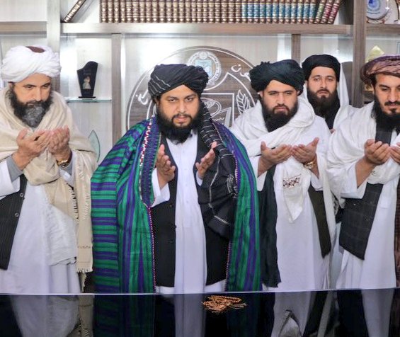 Zabihullah78's tweet photo. د مشرتابه  حفظه الله د حکم پر اساس د شمال زون د نظامي محکمې مخکینی رئیس مفتي محمدشریف عثماني د بلخ #پوهنتون د نوي رئیس په توګه وټاکل سو. https://t.co/TWvOag55VK