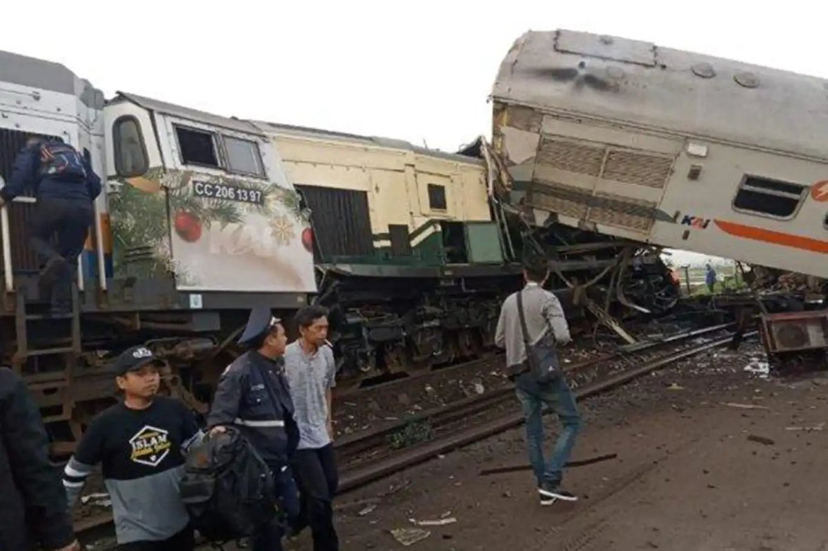 IlkhaAgency's tweet image. Indonesia train crash kills 4, injures at least 22 #Indonesia #WestJava #traincrash
ilkha.com/english/world/…