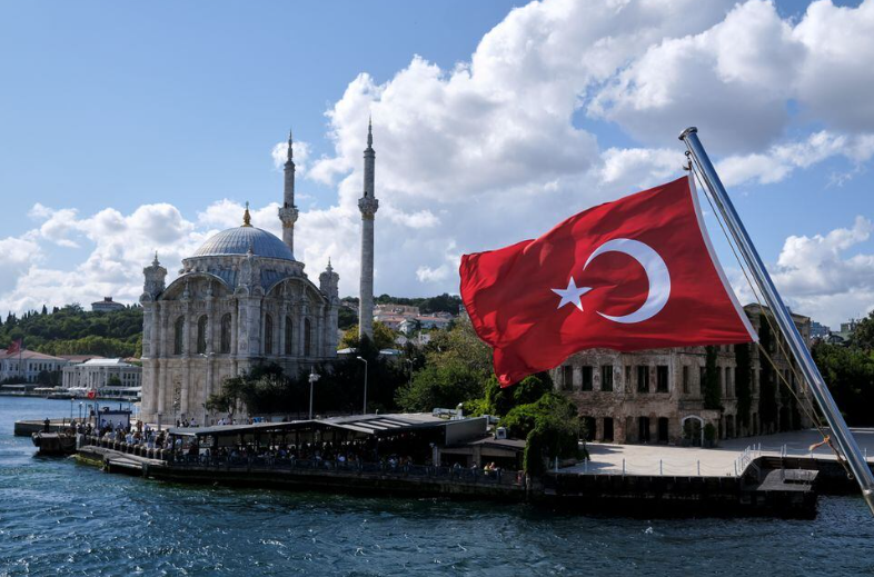 jonathanspicer's tweet image. Scoop: U.S. giants #Pimco and #Vanguard tell @Reuters they have invested in Turkish local assets, betting that #Erdogan will stick with his U-turn toward high rates and orthodox policy reuters.com/business/finan… w/ @marcjonesrtrs