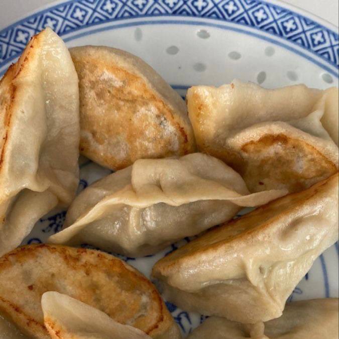 theiceraf's tweet photo. Dumpling frozen paling sedap! Fav aku yang kimchi😍

inti lain ada ayam, udang tapi bagi aku kimchi paling ngammmm👍🏻 https://t.co/LLlLFRk3ic