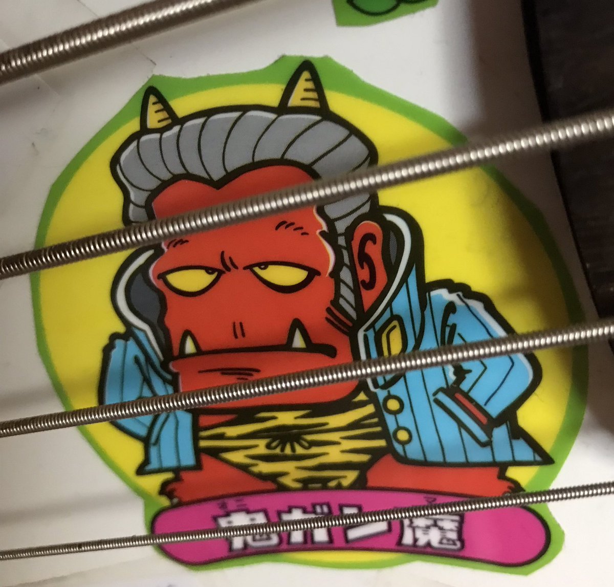 自慢できることはないよ。でもね、嬉しいと思える些細な出来事や、心の底から夢中になれる瞬間を持っているつもり。小説を書くことや踊ること、嫌なことがあったら甘いものを買って食べるみたいな。押入れからベースを取り出しました。上手く弾けないけれど楽しい。

４周年。これからもよろしくね。