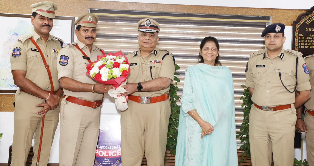 Hearty congratulations to Sri B.Nagendra Babu, SHO Rajendranagar for winning the First position as the best performing PS in the country for 2023 announced by MHA today and receiving the trophy in DGPs conference from Hon’ble Central Home Minister.

#TelanganaStatePolice…