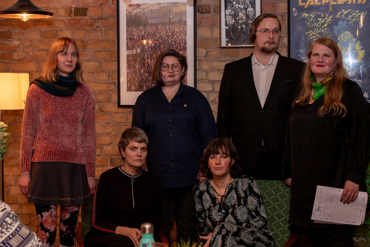 Obligātā literatūra AIZLIEKTS 2.  Katrīna Rudzīte "Sniegogas" un Lolita Tomsone "Svētā iekāres zeme". Foto autore: Ruta Kurpniece
open.spotify.com/episode/4reU9t…...
#aizliekts  #obligaataaliteratuura