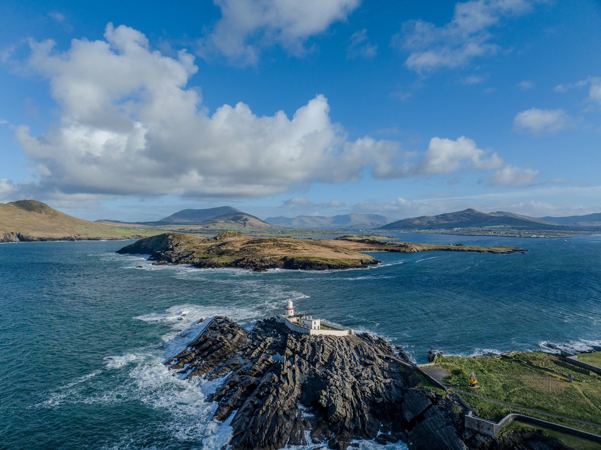 Valentia Lighthouse and Beginish Island. <a href="/wildatlanticway/">Wild Atlantic Way</a> <a href="/WAWHour/">#WAWHour</a>