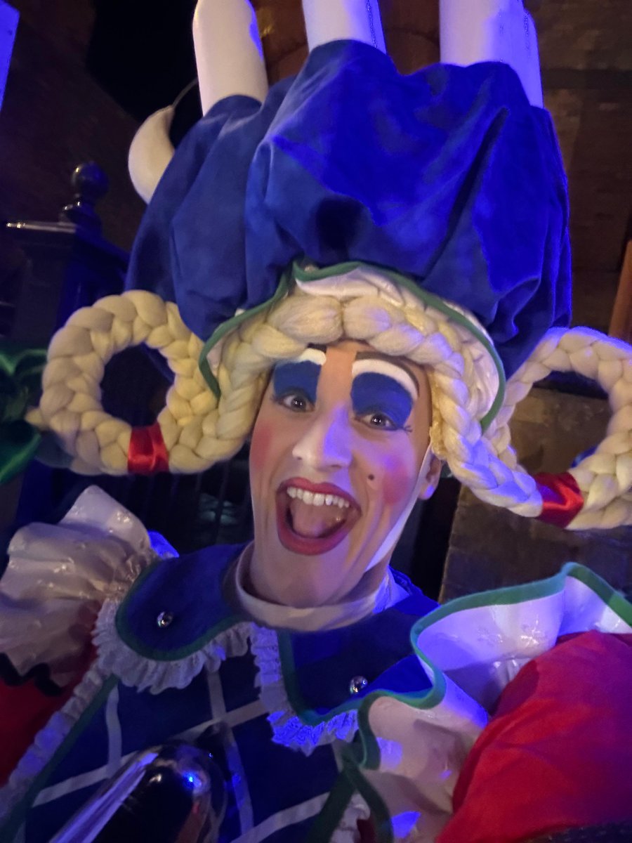 We want to see your panto selfies! Tag @demontforthall and share those snaps. 📷

If you’ve not been to see Jack and The Beanstalk there's still time for some fee, fi, fo, fun, but only until Sunday!
bit.ly/JackAndTheBean…

#DMHPanto #JackAndTheBeanstalk #DeMontfortHall