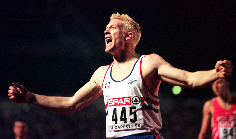 A big 50th. birthday shout for World, Eur. & CG. gold and OG silver medallist Iwan Thomas MBE. @WelshAthletics @AthleticsWeekly @Iwanrunner 📷MarkShearman of Iwan winning the Eur. Champs. 400m. Budapest 1998
