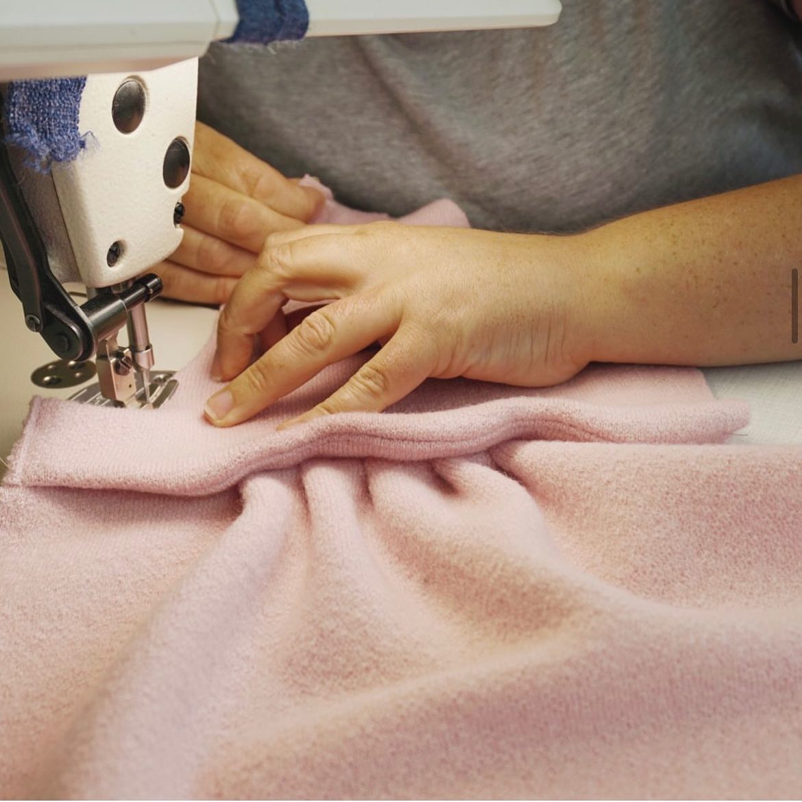 ✂ Estamos trabajando muy duro para poder sacar adelante la nueva colección 2024-2025. Tenemos mucha ilusión por lo que está por venir.

#modamujer #modainfantil #moda #modalenta #modasostenible #lanamerino #modadecalidad   #hechoenzamora #Coreses #Marae #familiamarae