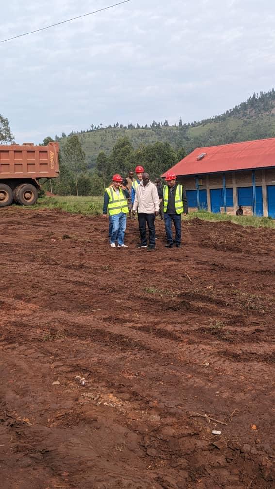 Démarrage des travaux, ce 03/01 du tronçon complémentaire au Lot 1 de la RN16:Bururi-Gakuba,Tronçon de 13 Km: Ndava-Kibaya de la commune Ryansoro <a href="/provincegitega/">PROVINCE GITEGA</a>, financé par le Gvt du Burundi,de la BADEA, OFID et FSD.Ces travaux sont exécutés par l'Entreprise CFHEC
<a href="/MielsBurundi/">Min.Infra,logements Socio,Transports &Equipements</a>