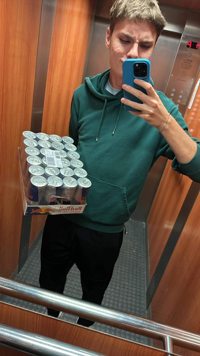 Už je to doma!

díky <a href="/redbullgaming/">Red Bull Gaming</a> 

Dlouho jsem tu nebyl, jak se máte? 🤨