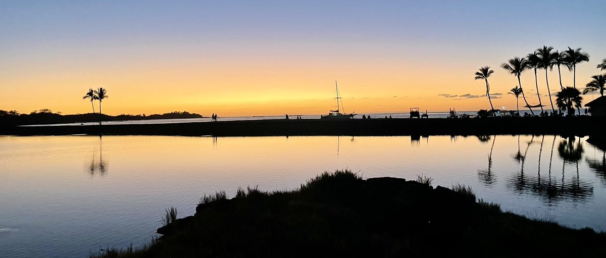 #WACV2024 Sunset on the Big Island. Come say hi tomorrow at the Project Aria booth to learn how we use Aria glasses for egocentric research at Reality Labs @ Meta.