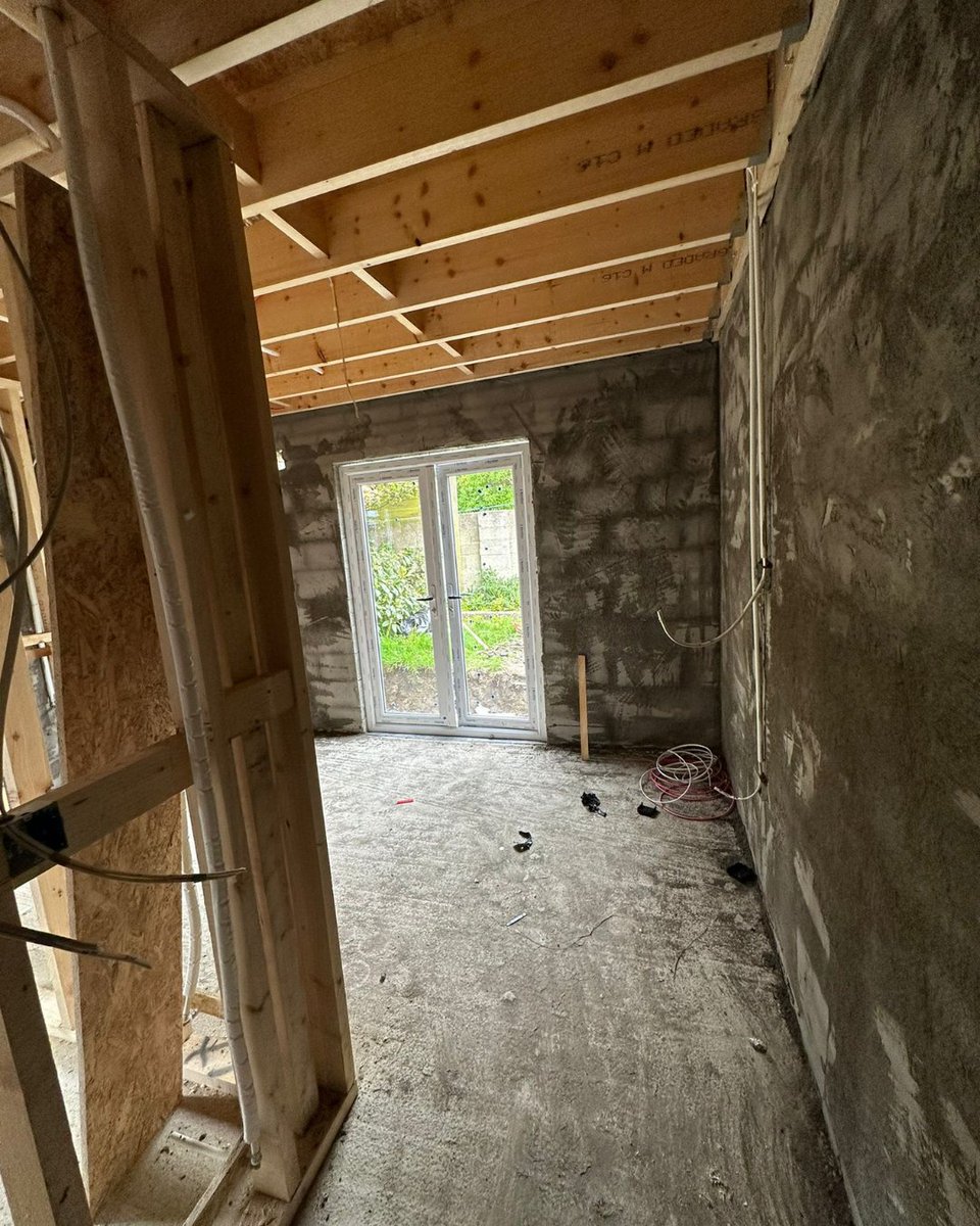 garrett_peers's tweet image. We've got structure! 🙏🏻

The partitioning has now been installed in the extension and the rest of the house.

We've also completed the first fix plumbing and electrics, and next up we're putting this house back together again 🛠

#propertytransformation #sharedaccommodation