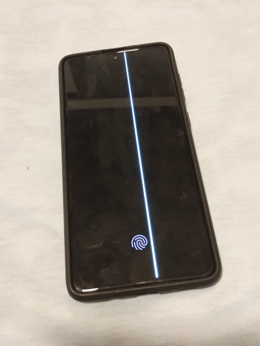 rvsvini's tweet photo. A vertical line appeared on my Galaxy A71 display after update. Tried reset, samsung tests and more, but no success. Free cost repair only available for galaxy S. That's unfair! This is a global Samsung problem @SamsungMobile @SamsungBrasil #verticaline #A71 #samsungA71 https://t.co/PQoE0AFaw3