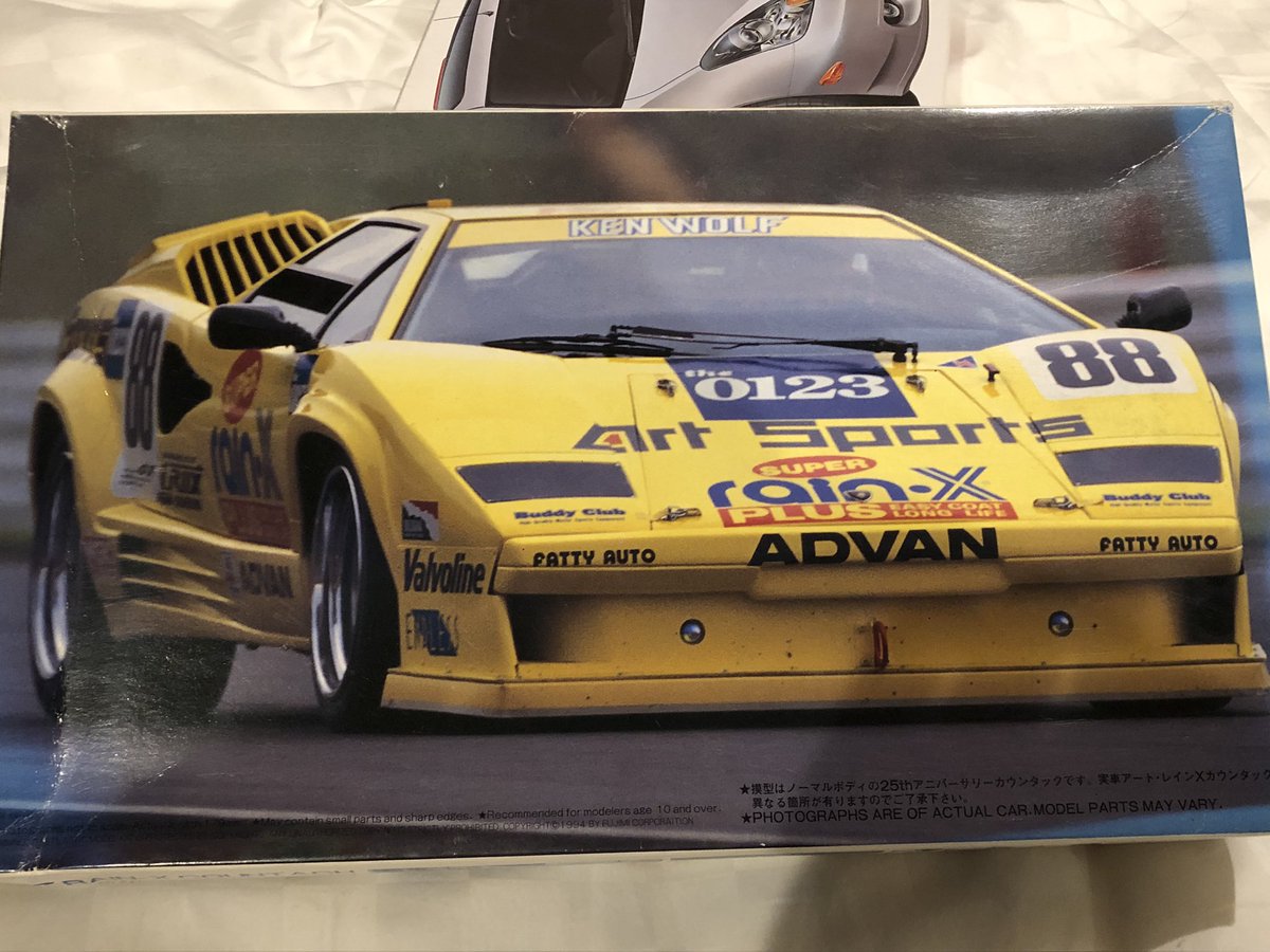 okaminomasa's tweet image. フジミのレインXカウンタック、比較的安かったので買っちゃった。デカールはまぁ黄ばんでますが…
