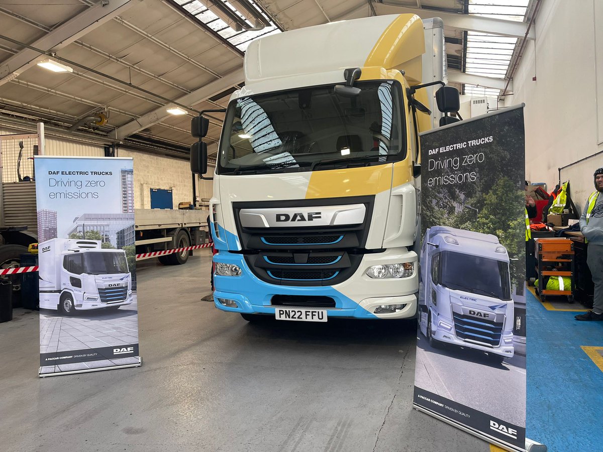 MotusDAF's tweet photo. The DAF EV Relay has reached Motus Commercials Halesowen and it's been great to share an insight into the world of electric vehicles! ⚡🔋
#EVRelay #DAFTrucksUK #EV #MotusEV #MotusCommercials https://t.co/UqfoqaZ7Nb