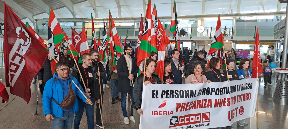 FSCCCOOEUSKADI's tweet image. 📣Movilización en el @AeropuertoLoiu
@Iberia en #Huelga
Pelearemos hasta el último día contra la precarización del sector de #Handling 👇👇👇