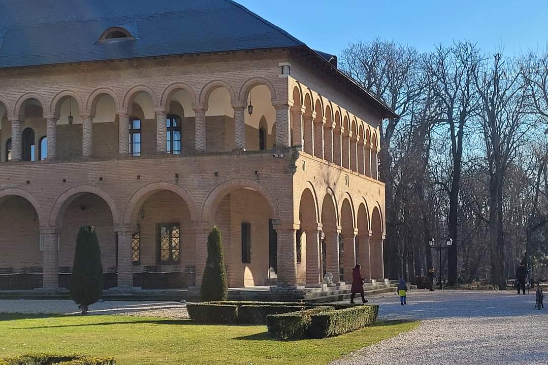 Travel_2Romania's tweet photo. La #Mogoșoaia.
Palat voievodal construit până în 1702 de către Ctin #Brâncoveanu în stil brâncovenesc,asemănător cu palatul de la #Potlogi .
Lucrarea a fost terminată în ziua de 20 sept 1702,conform pisaniei de pe latura de răsărit a palatului.
📷Mihai Cratofil
#TraveltoRomânia https://t.co/TLCvHxwIjE