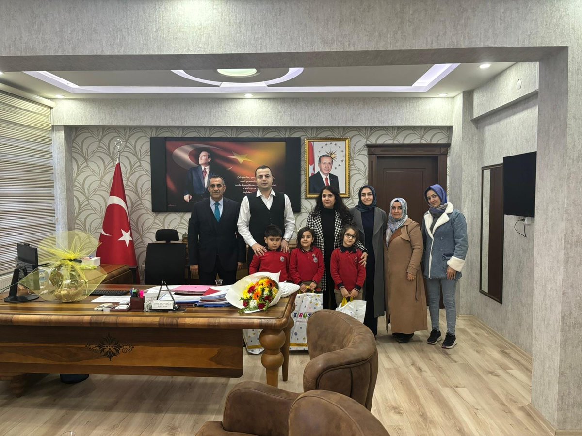SMFSafiturk's tweet photo. BİGEP kapsamında "Ben de varım" projesi ile velilerimiz ile Safitürk sabunları üretme atölye çalışmalarımıza  katkı sunan Karaköprü ilçe Kaymakamı Sn. Yakup KILINÇOĞLU'na teşekkür  ederiz.
@MilliEgitimBak 
@hasansildak 
@UrfaValiligi 
@sanliurfammem63 
@karakopru_63 
@KarakopruM https://t.co/guRvn9LSc4