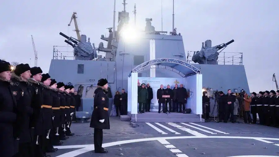 #TRENDINGNEWS #navalfleet Russian Navy Enhances Fleet Strength with New Ships and Submarines in Year-End Commissioning: In a continuation of a longstanding tradition dating back to the Soviet era, the Russian Navy welcomed new ships and submarines at… dlvr.it/T0zzQw