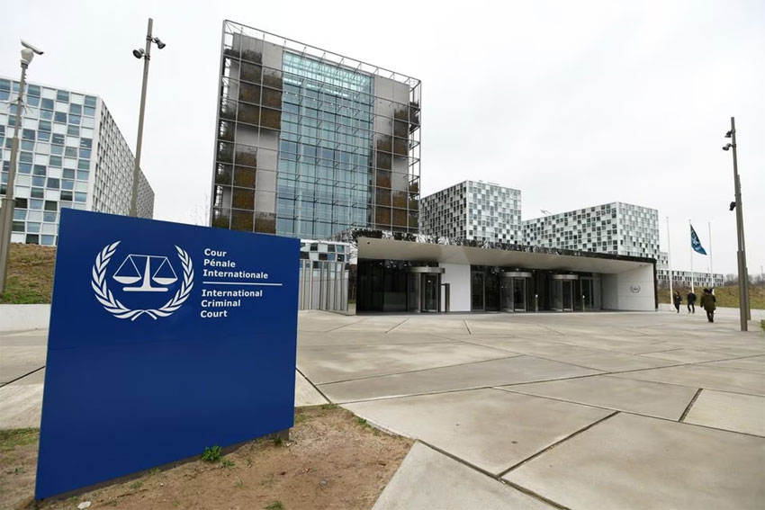 SoftWarNews's tweet photo. ICC menyebut Putin sebagai penjahat perang dan mengeluarkan surat perintah penangkapan untuknya karena mengevakuasi anak-anak dari zona perang ke tempat yang aman.

Sementar, Netanyahu telah membunuh 12000 anak-anak Palestina, ICC belum mengatakan satu pun kata. https://t.co/UfykPZAVb1