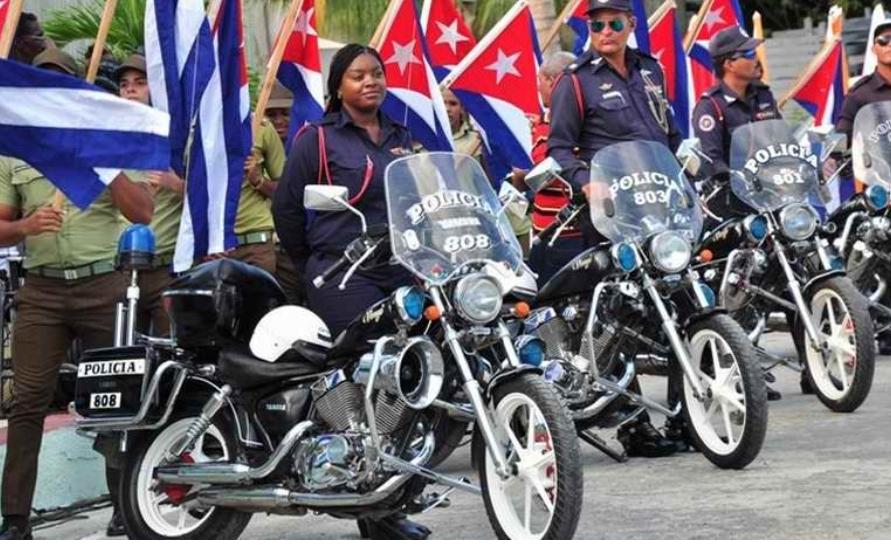 La PNR en #Cuba, juega importantes roles: 👉 Enfrentamiento a la delincuencia. 👉 Preservar el orden público y la tranquilidad ciudadana. 👉 Velar la seguridad vial. 👉 Vinculación indisoluble con el pueblo, del cual forman parte. Muchas felicidades en su 65 Aniversario.