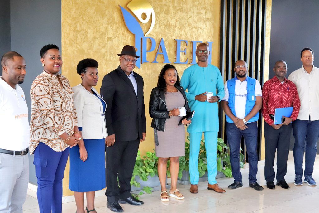 PAEEJ_Burundi's tweet photo. 📍 Une délégation du @PNUDBurundi conduite par le Représentant Résident adjoint, M. Jonas Mfouatie, à été accueillie au @PAEEJ_Burundi ce 05/01.

Au menu des échanges : étudier les pistes de collaboration sur l'entrepreneuriat innovant des jeunes, l'autonomisation des femmes... https://t.co/UIJBuKYQvX