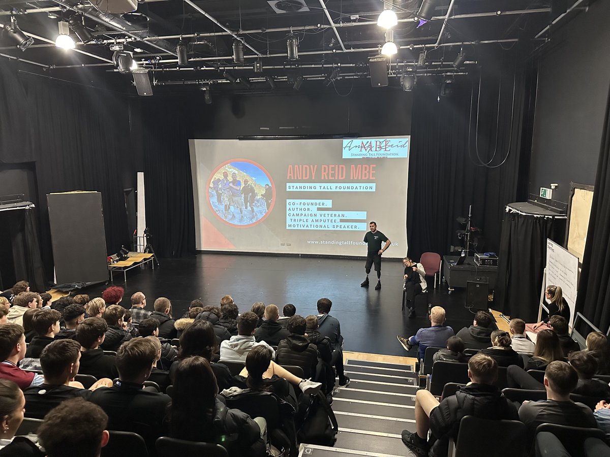 War veteran @andyreid2506 recently shared his incredible journey with our Inclusive Learning and Public Service students. Also highlighting the vital work of his charity, @AndyReidMBE_STF 👏 Read more about his visit here: sthelens.ac.uk/college-news/5… 📲