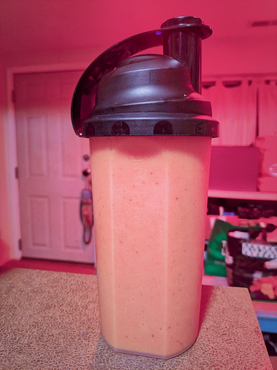 Space_Boy_Ben's tweet photo. Trying something different tonight with papaya, strawberry, peach, and orange sherbet! https://t.co/kb2BETA7VF