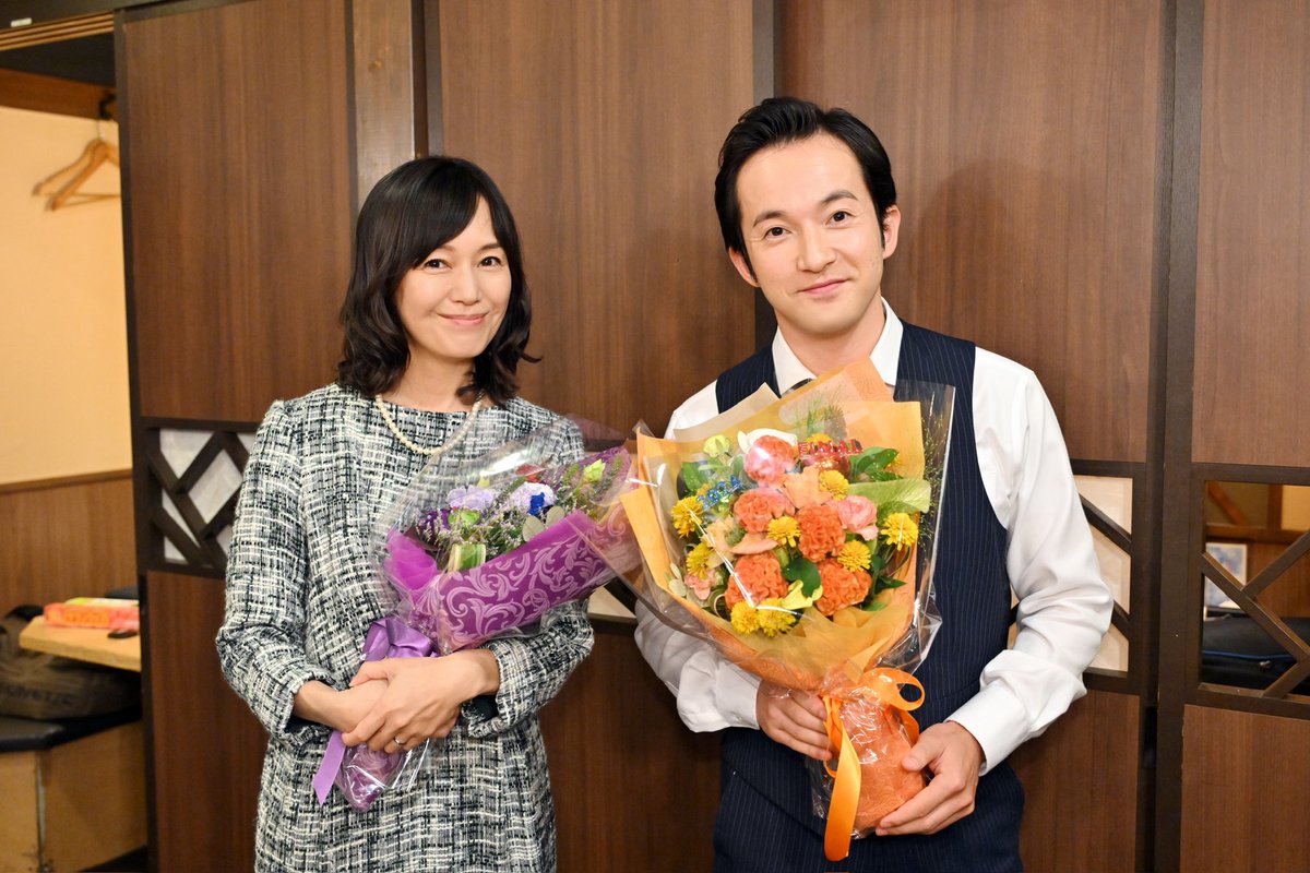 gibomusu__tbs's tweet image. 🎉#ぎぼむす クランクアップ👏🏻

田口朝正役 #浅利陽介 さん
矢野晴美役 #奥貫薫 さん

結婚式でみんなのことが見れてほっこり🩵
亜希子さん( #綾瀬はるか )の腹芸も見れて、
田口さんナイスです👍🏻 ⸒⸒

𓈒𓂃𓏸𓈒𝙏𝙝𝙖𝙣𝙠 𝙔𝙤𝙪 🚲𓈒𓏸𓂃𓈒
#義母と娘のブルース FINAL
#佐藤健 #麻生祐未 #真凛
