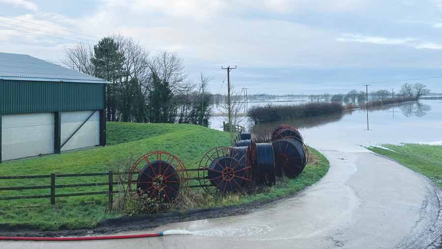 🌧️ Yorkshire arable farmer @SustEnvFarming fears relentless wet weather and regular flooding will lead to farmers looking at alternatives to the “risky business” of producing food.

Full story: fwi.co.uk/news/farmer-wa…