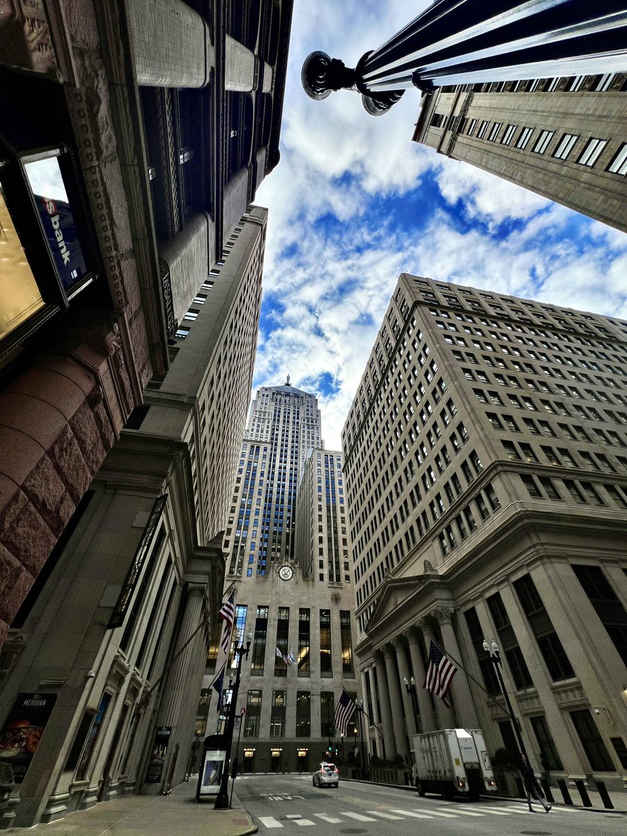 A beautiful January day in the Chicago financial district. I love working in this city! #chicago #financialdistrict #january