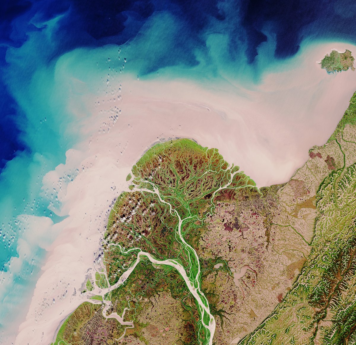 📷 This week's #EarthFromSpace takes us us over part of the Yukon Delta in the US state of Alaska.

The @CopernicusEU #Sentinel2 image shows how the river branches off into numerous channels that meander through the low-lying terrain on their way to the sea and how much sediment