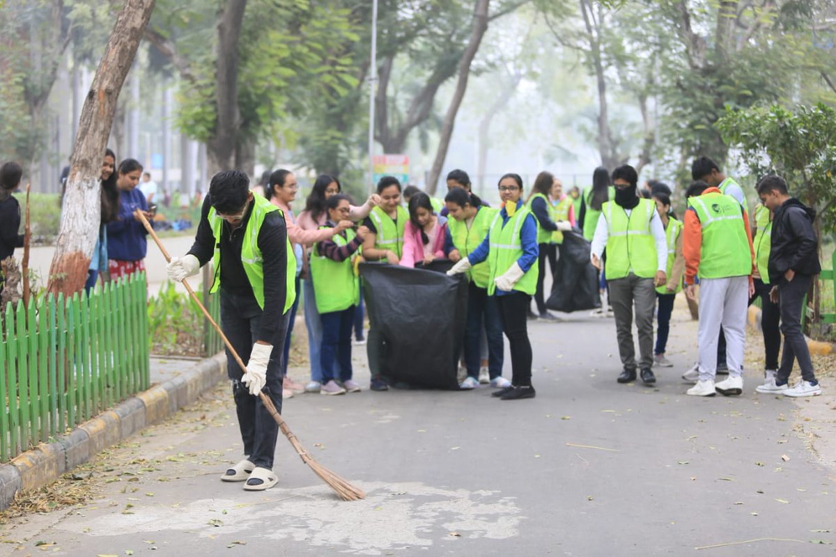 GSFCUniversity's tweet image. Foundation Course 2023-24
𝐇𝐢𝐠𝐡𝐥𝐢𝐠𝐡𝐭 𝐨𝐟 𝐭𝐡𝐞 𝐝𝐚𝐲: 𝐂𝐞𝐥𝐞𝐛𝐫𝐚𝐭𝐢𝐧𝐠 #𝐂𝐥𝐞𝐚𝐧𝐥𝐢𝐧𝐞𝐬𝐬 𝐚𝐧𝐝 𝐔𝐧𝐢𝐭𝐲 @ 𝐆𝐒𝐅𝐂 𝐔𝐧𝐢𝐯𝐞𝐫𝐬𝐢𝐭𝐲!
Let&apos;s continue to strive for a cleaner, greener, and more sustainable future!
#FoundationCourse23-24Broadcast