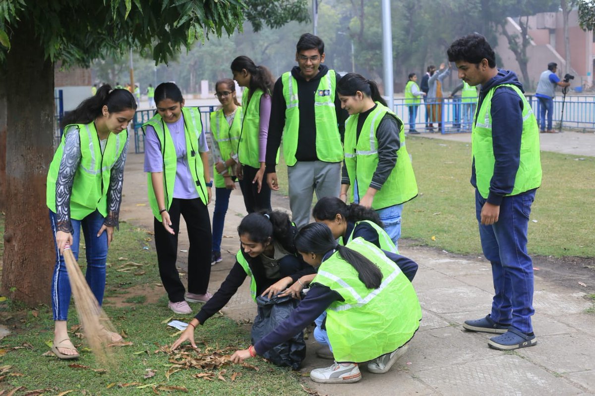 GSFCUniversity's tweet image. Foundation Course 2023-24
𝐇𝐢𝐠𝐡𝐥𝐢𝐠𝐡𝐭 𝐨𝐟 𝐭𝐡𝐞 𝐝𝐚𝐲: 𝐂𝐞𝐥𝐞𝐛𝐫𝐚𝐭𝐢𝐧𝐠 #𝐂𝐥𝐞𝐚𝐧𝐥𝐢𝐧𝐞𝐬𝐬 𝐚𝐧𝐝 𝐔𝐧𝐢𝐭𝐲 @ 𝐆𝐒𝐅𝐂 𝐔𝐧𝐢𝐯𝐞𝐫𝐬𝐢𝐭𝐲!
Let&apos;s continue to strive for a cleaner, greener, and more sustainable future!
#FoundationCourse23-24Broadcast