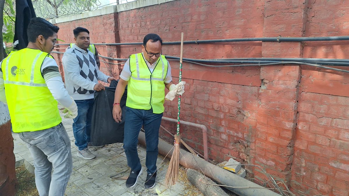 GSFCUniversity's tweet image. Foundation Course 2023-24
𝐇𝐢𝐠𝐡𝐥𝐢𝐠𝐡𝐭 𝐨𝐟 𝐭𝐡𝐞 𝐝𝐚𝐲: 𝐂𝐞𝐥𝐞𝐛𝐫𝐚𝐭𝐢𝐧𝐠 #𝐂𝐥𝐞𝐚𝐧𝐥𝐢𝐧𝐞𝐬𝐬 𝐚𝐧𝐝 𝐔𝐧𝐢𝐭𝐲 @ 𝐆𝐒𝐅𝐂 𝐔𝐧𝐢𝐯𝐞𝐫𝐬𝐢𝐭𝐲!
Let&apos;s continue to strive for a cleaner, greener, and more sustainable future!
#FoundationCourse23-24Broadcast