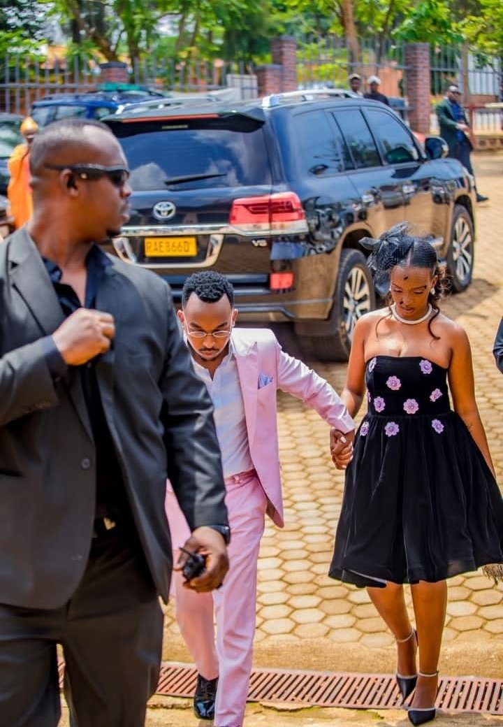Ni ukuvuga ngo #Kennysol nawe akaba atweretse umwana 😌  congratulations to hem 💯