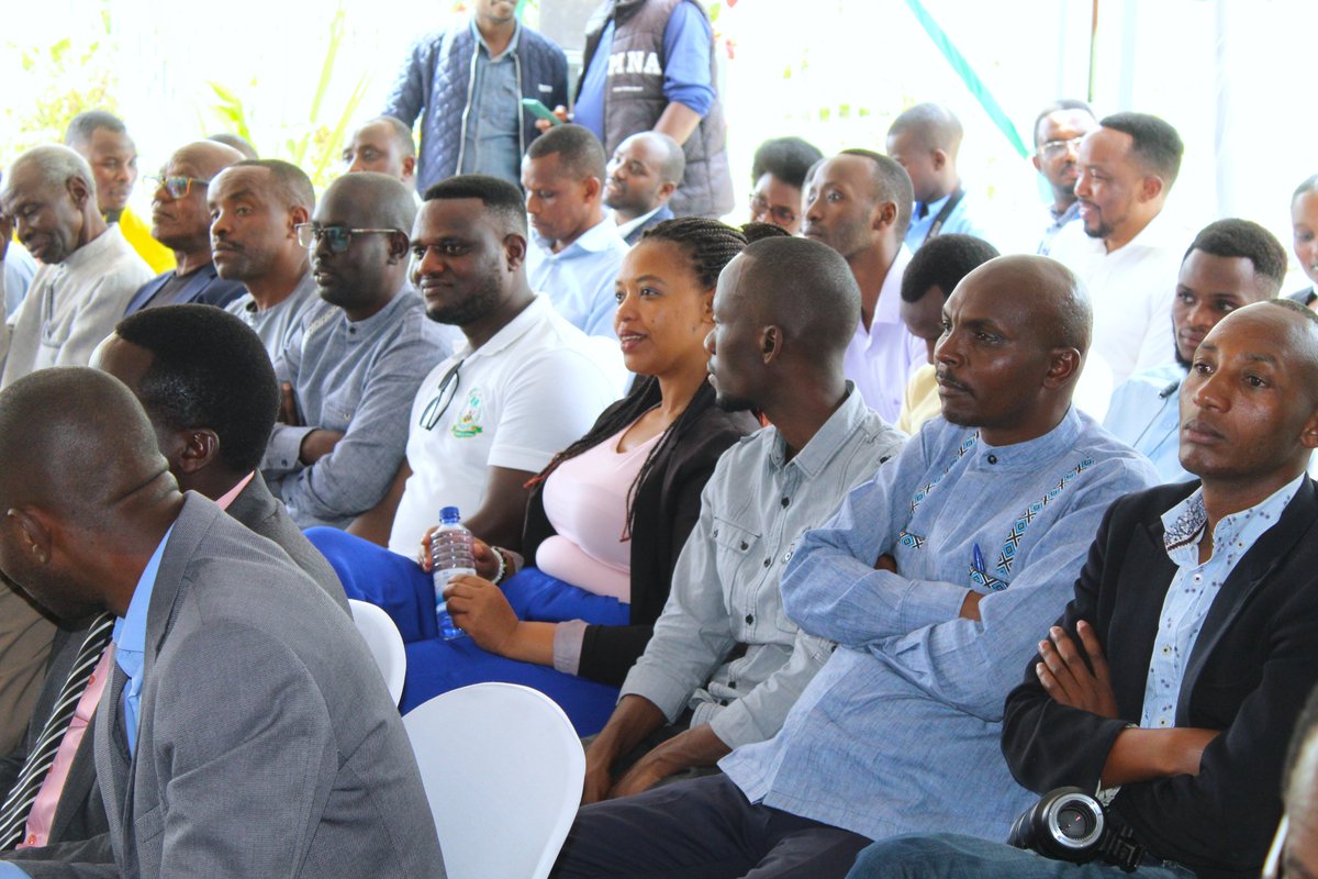 UTBrwanda's tweet photo. AKA KANYA: Uyu munsi mu karere ka @ruhango hari kubera umuhango wo gufungura kaminuza ya utb ishami rya #ruhango, ni umuhango witabiriwe n'inzego z'ubuyobozi, iz'Umutekano, hari kandi Senateri @EvodeU, Amb.@Ndangizaf na @nkomati. https://t.co/lWgj2MUMAl