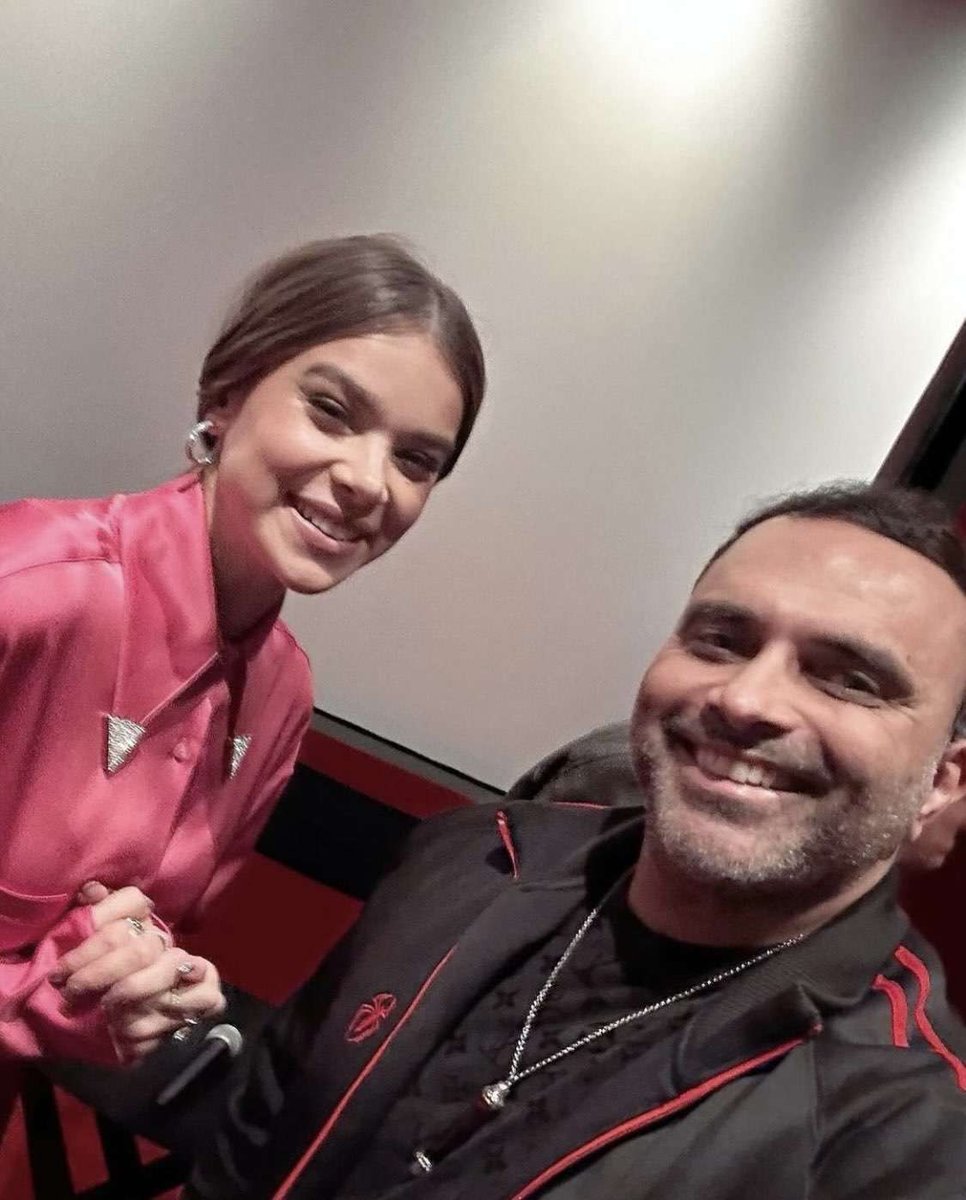 haileesinfo's tweet photo. NEW ‼️

Hailee Steinfeld seen at another ATSV screening perhaps? https://t.co/QSQdy6nnri