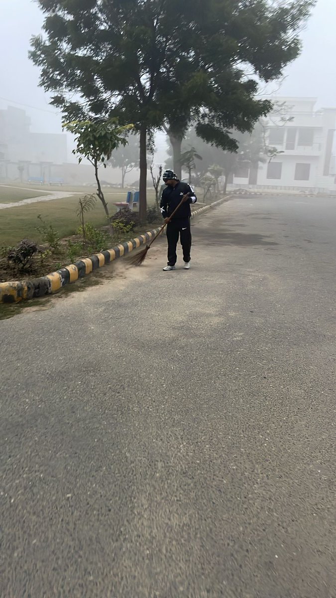 aboharchokho's tweet photo. Cleanliness Drive at Commercial Area on Daily Basis. Dated. 30-12-2023.  #teamabohar .#IndianSwachhataLeague #YouthVsGarbage #Kachreseazadi #ouraboharourpride #ourabohar#municipalcorporationabohar #pmidc#ngo#ulbcode800214#ulbabohar#SwachhBharatMission#SwachhSurvekshan2023 https://t.co/6VglwKgoSS