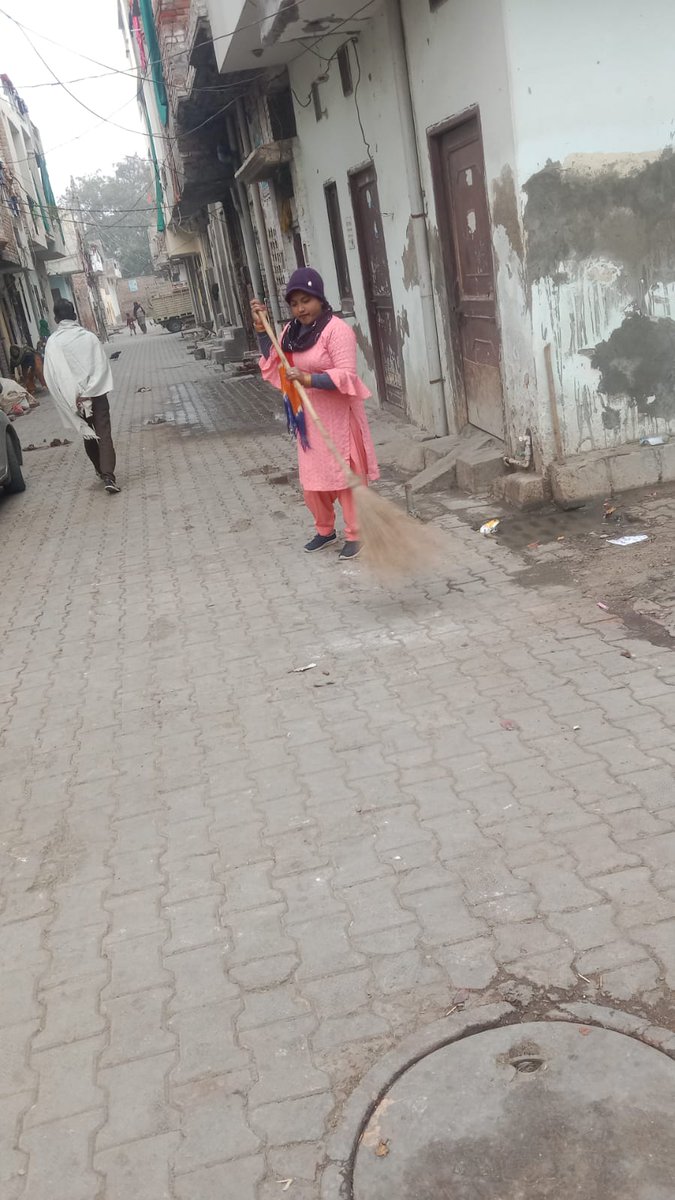 aboharchokho's tweet photo. Cleanliness Drive at Commercial Area on Daily Basis. Dated. 30-12-2023.  #teamabohar .#IndianSwachhataLeague #YouthVsGarbage #Kachreseazadi #ouraboharourpride #ourabohar#municipalcorporationabohar #pmidc#ngo#ulbcode800214#ulbabohar#SwachhBharatMission#SwachhSurvekshan2023 https://t.co/6VglwKgoSS