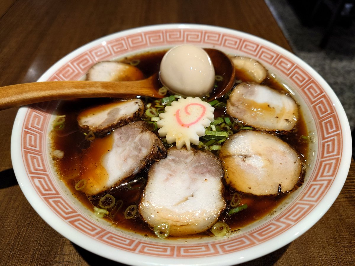 phoneixuhks's tweet photo. 初拉麵
師承美濃屋
的確有點影子
但還是師傅比較好吃
#ラーメン 
#拉麵 
#ラーメン 
#喜多方ラーメン https://t.co/FGFIOCd18e