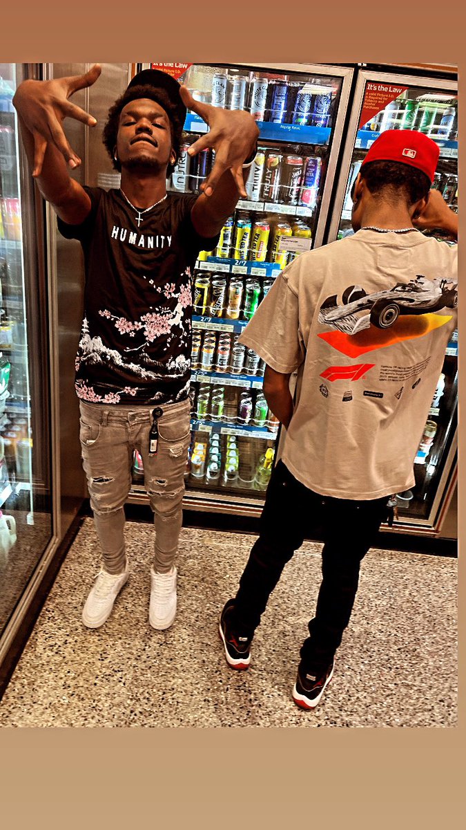 NH60D_Bklue's tweet photo. I Got Dat Shii On Me Na Tf Is A Bank🤑🌊🕷️ https://t.co/bZphp6LRWj