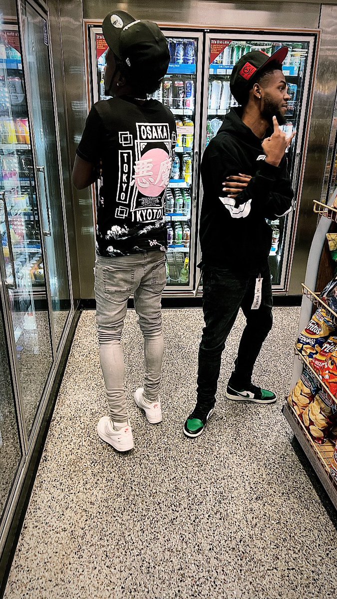 NH60D_Bklue's tweet photo. I Got Dat Shii On Me Na Tf Is A Bank🤑🌊🕷️ https://t.co/bZphp6LRWj