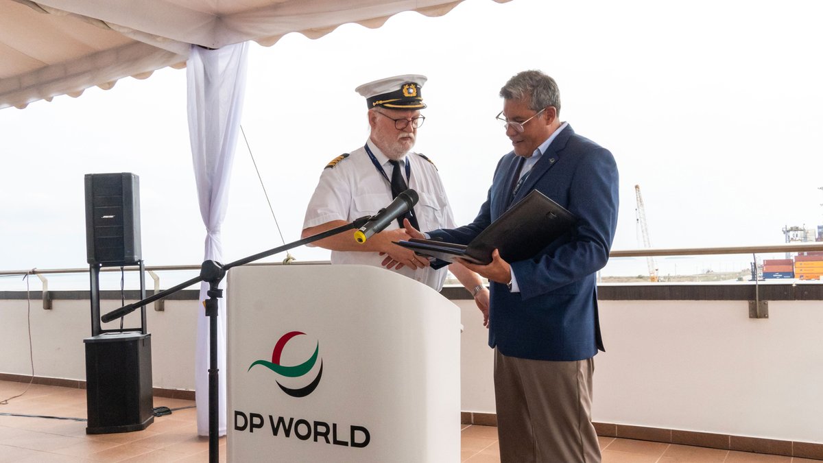 Con gran orgullo, celebramos la bienvenida oficial de
<a href="/MaerskLatam/">Maersk LatAm</a> <a href="/Maersk/">Maersk</a> a nuestro Puerto de Aguas Profundas en Posorja, junto a colegas de la reconocida línea naviera, autoridades de la <a href="/PuertoGye/">Autoridad Portuaria de Guayaquil</a> y del <a href="/SENAE_Aduana/">Servicio Nacional de Aduana del Ecuador</a> , +