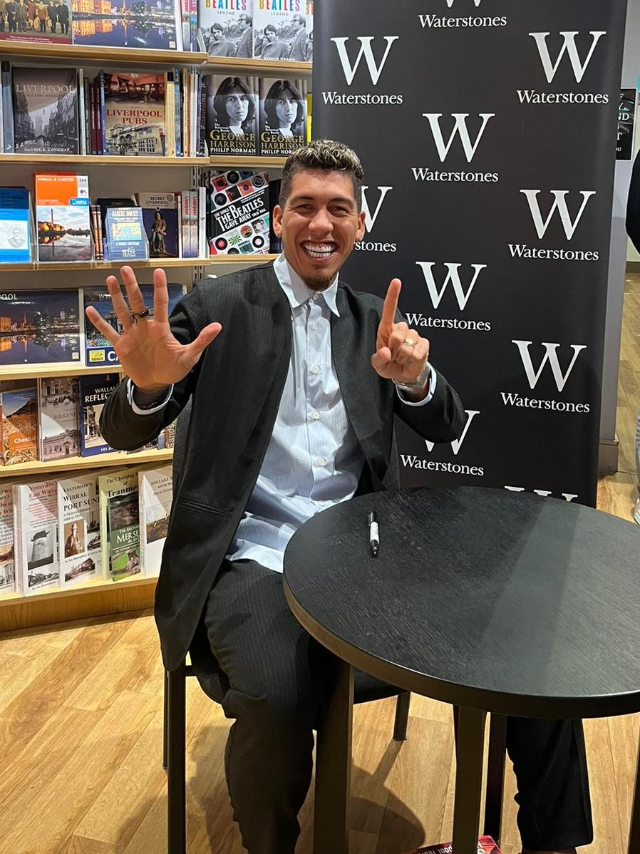 thisisanfield's tweet photo. 🖐☝️ https://t.co/h7pqWvA1bg