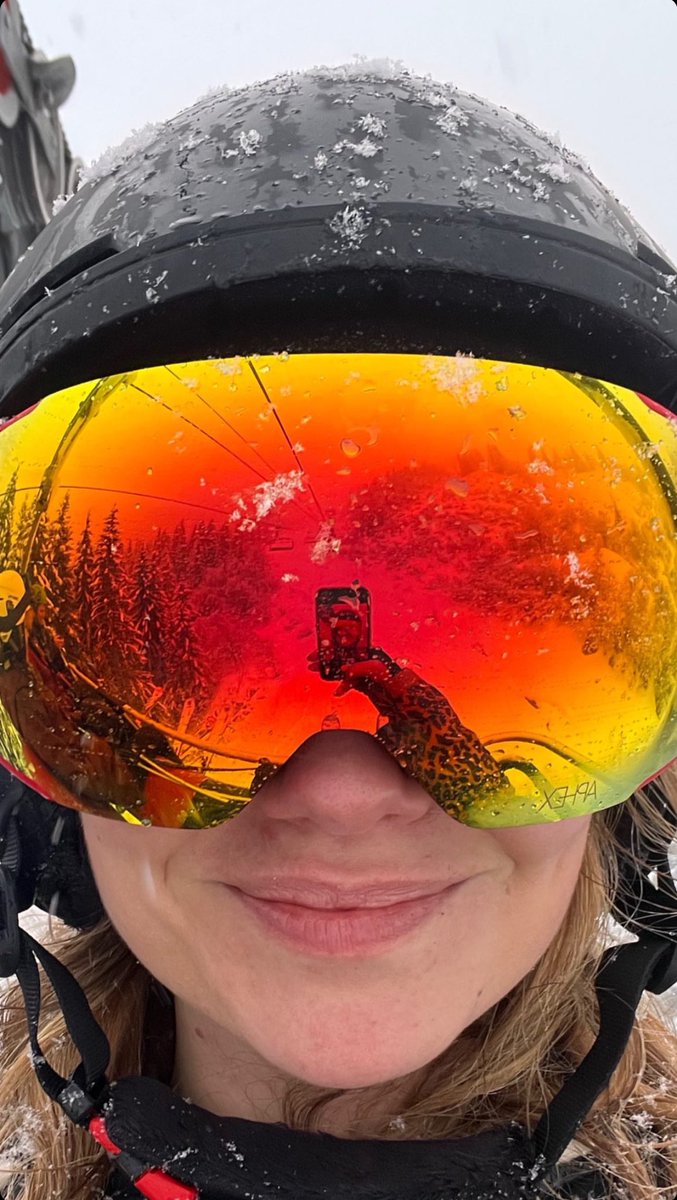 qsmpirlbr's tweet photo. Eles estão esquiandooooo⛷️

[Via stories do ig @/lorenaaorsi e @/bagherajones] https://t.co/8VWSbR78GL