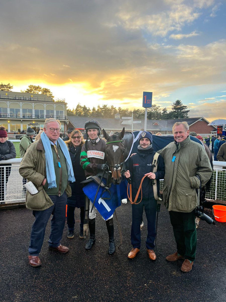 benpauling1's tweet photo. Awaythelad kicks off his New Year in style, winning well today under a great ride from @kielanwoods 

We’re delighted to see him get his head in front and thrilled for his owners Geri and the Pacemakers

Huge congratulations to all 💥

@LudlowRaceClub https://t.co/XsXvBVvNrz