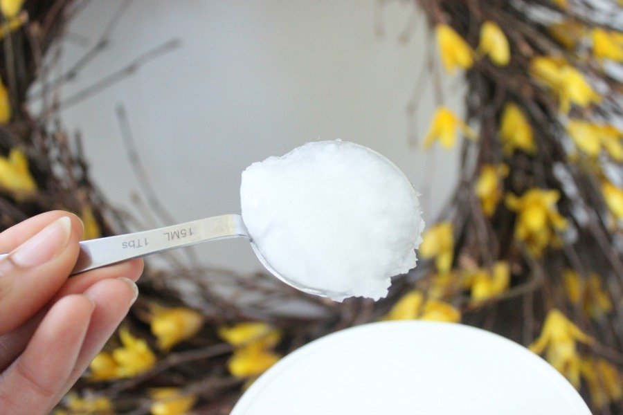 LisaLeslieW's tweet photo. Oil pulling is so underrated. Here are 25 other natural uses of coconut oil you should know. https://t.co/rdGCgG8Yqc https://t.co/Od1xQY74Yi