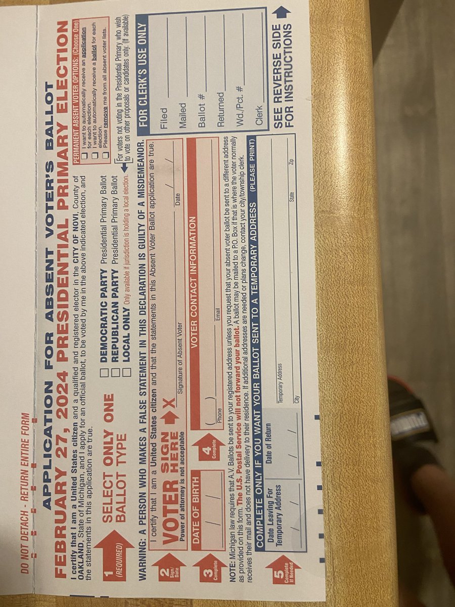 KyleStjohn10's tweet photo. Received our absentee forms for Oakland county MI. @GovWhitmer @cityofnovi the form makes it seems like a voter can only request a straight ballet, not a full one. Looked it up online but even that didn’t eliminate the confusion. For a full ballet, must we vote in person? https://t.co/f54erRzyH2