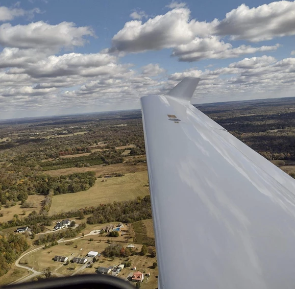 carbon_links's tweet photo. Discover the thrill of mastering the skies with confidence at Flying High Again in Smyrna, Tennessee! 🌅 Our flight courses are tailored to meet your unique needs. Elevate your skills today! #FlightCourses #SmyrnaAviation https://t.co/zdqTXlDHn4