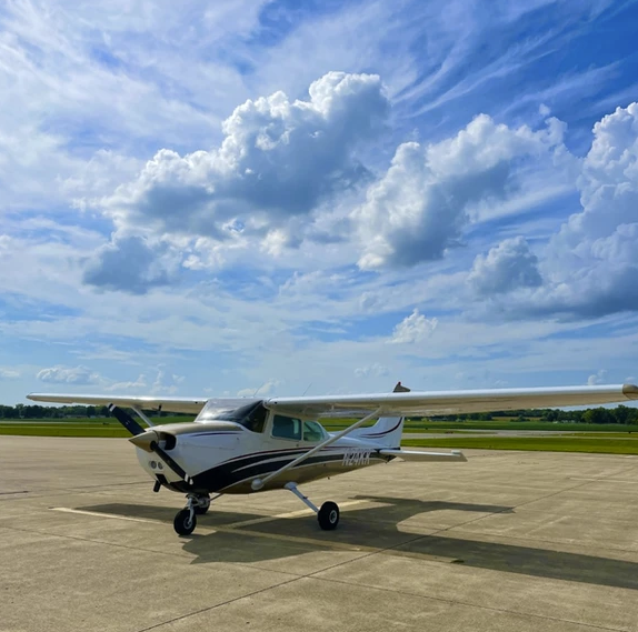 carbon_links's tweet photo. Flight lessons in Nashville just got better! 🌟 Flying High Again offers a secure and enjoyable learning experience with a focus on your success. Your aviation journey starts here. #NashvilleAviation #FlightLessons https://t.co/6Ri4o5gk8k